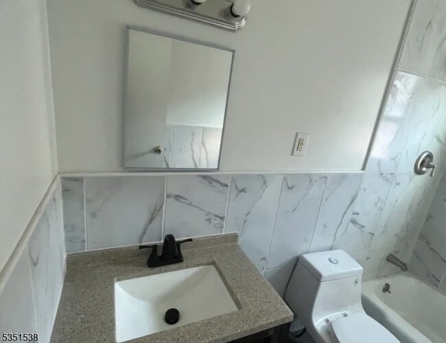 Foto del edificio - 1027 Nora Dr