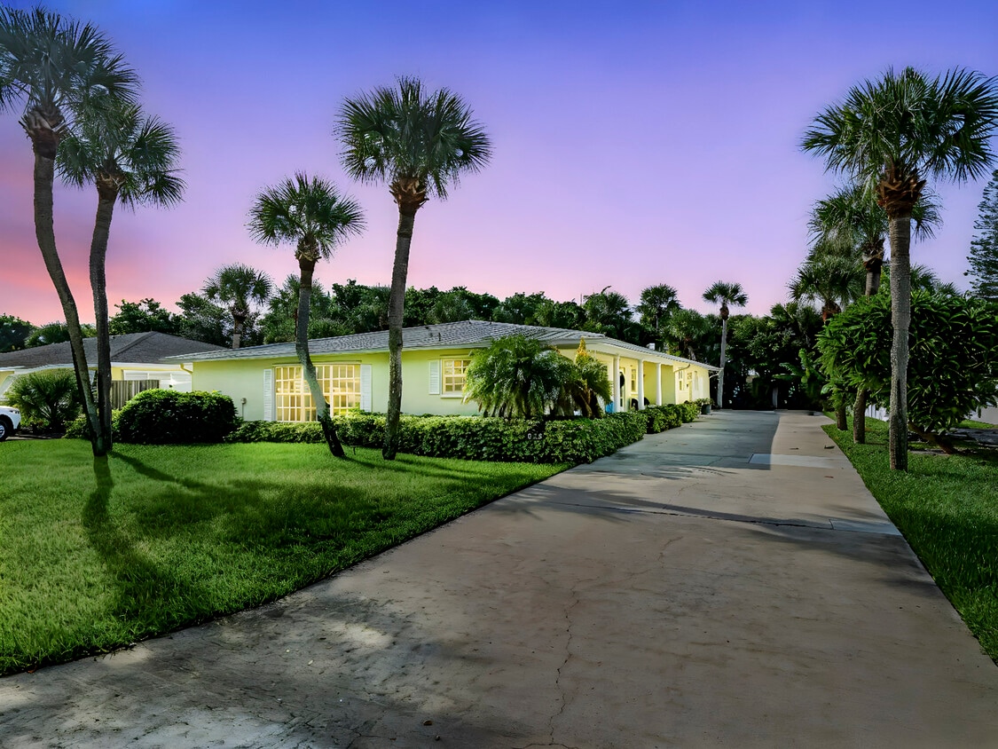 Primary Photo - 922 Pirate Cove Ln