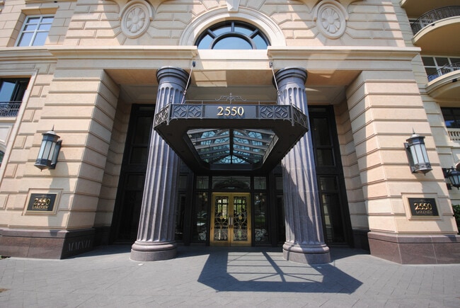 Foto del edificio - 2550 N Lakeview Ave