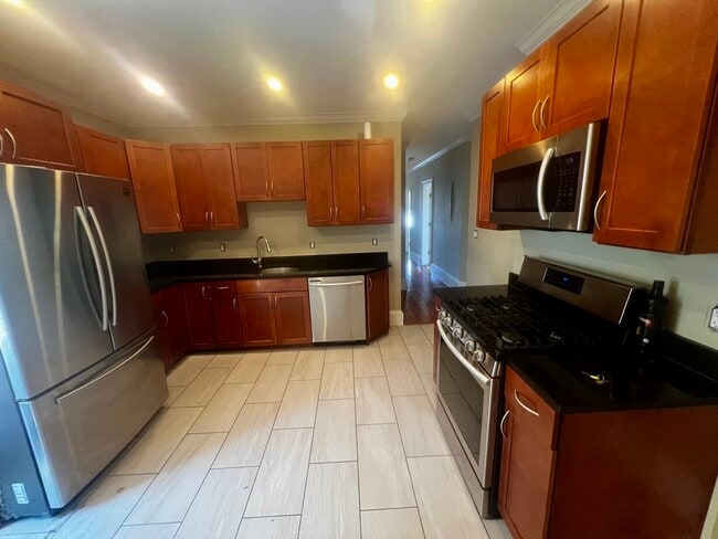 Foto del edificio - 66 Proctor Ave