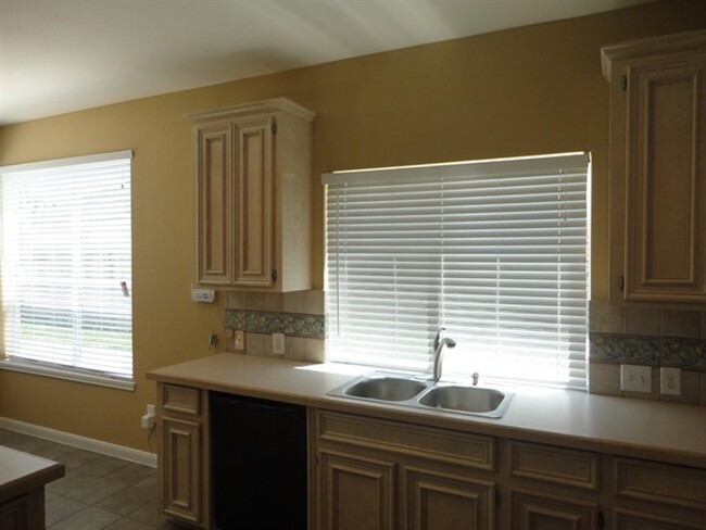 Building Photo - 3415 Woodbine Pl