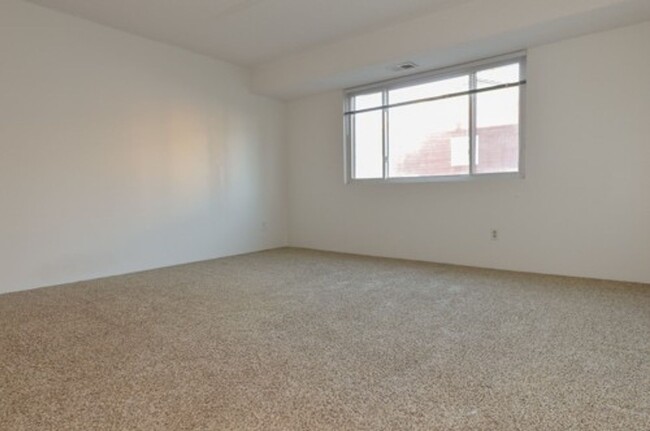 Building Photo - *Short-term Lease Opportunity!* Three Bedr...