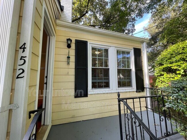 Foto del edificio - 452 Deckner Ave SW