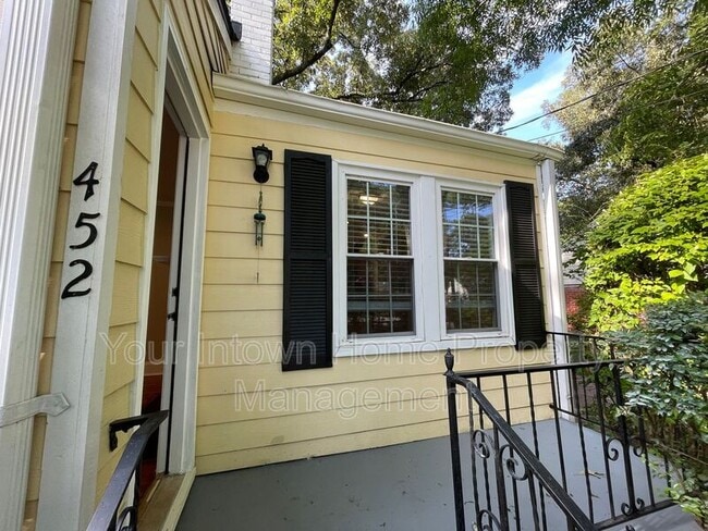 Photo - 452 Deckner Ave SW House