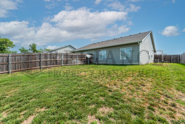 Building Photo - 8802 E Chris St