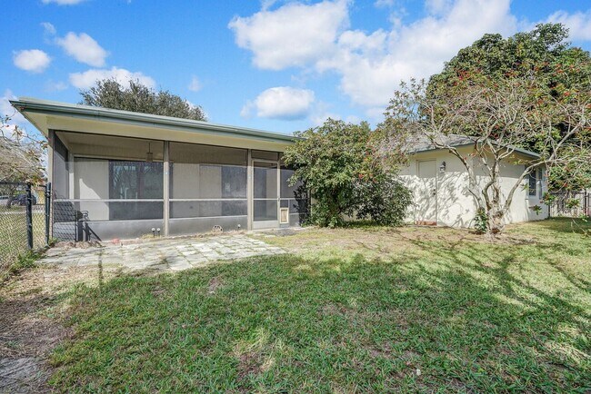 Foto del edificio - 12186 Sycamore Ln