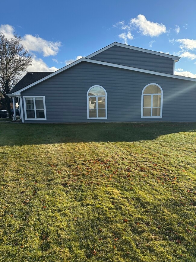 Foto del edificio - 745 Spring Lake Dr