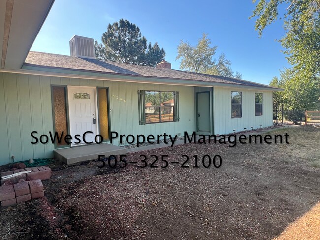Building Photo - 4 Bedroom Country Property / Horses Allowed