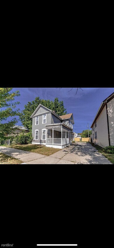 Primary Photo - 4 br, 2 bath House - 6018 Pear Avenue