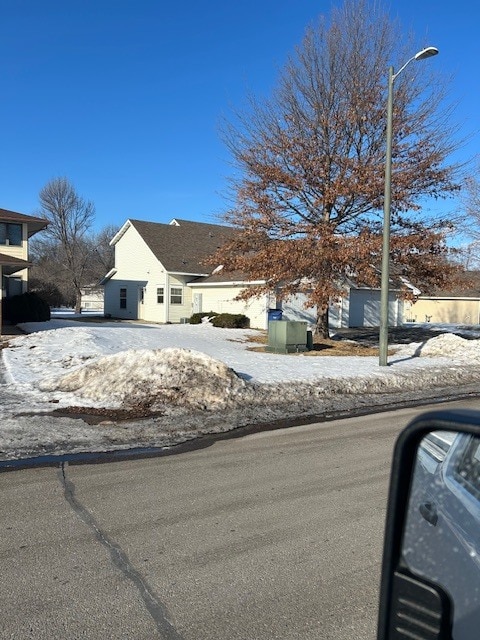 2503 outside - Goettens Grove Apartments