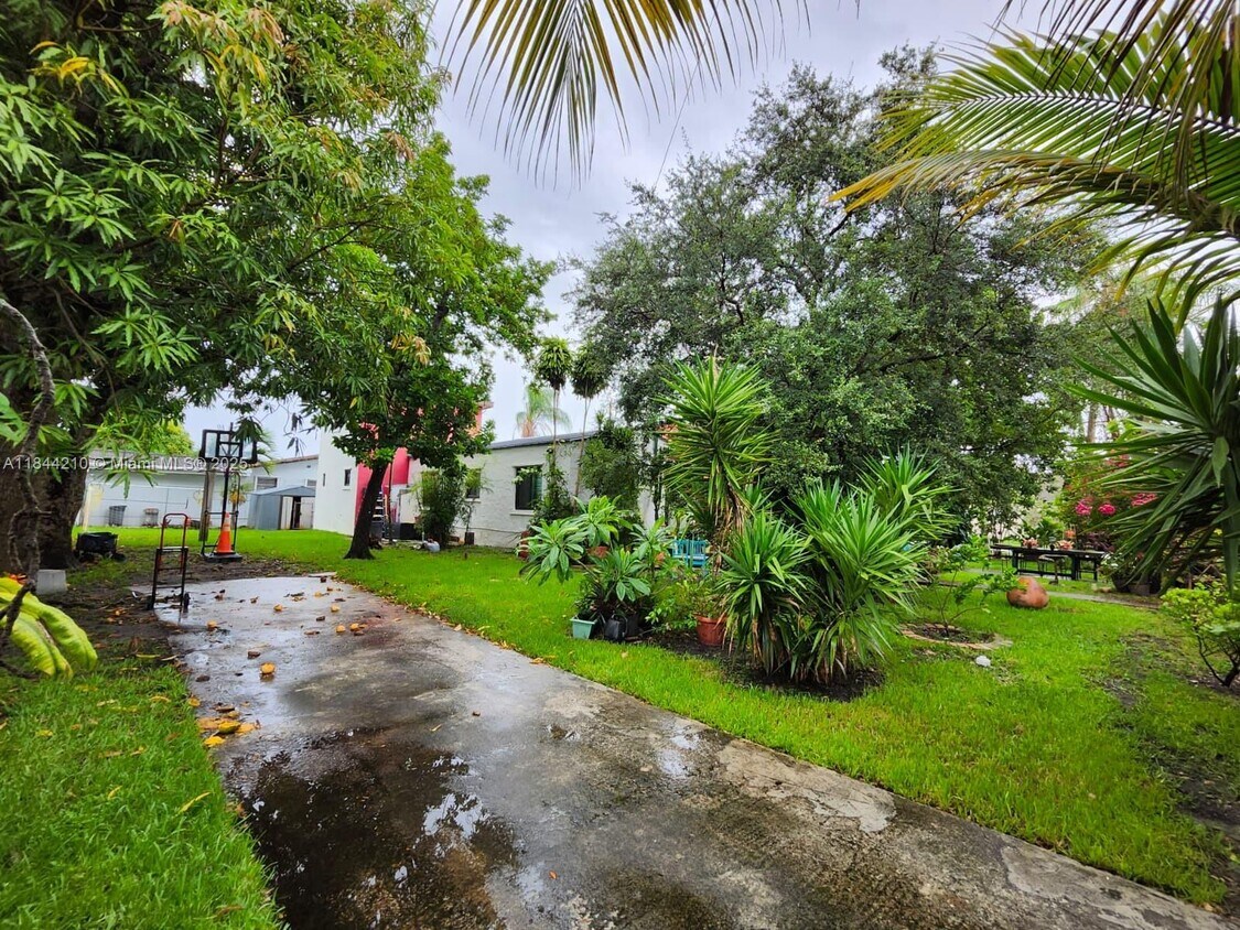 Foto del edificio - 402 SW 33rd Ave