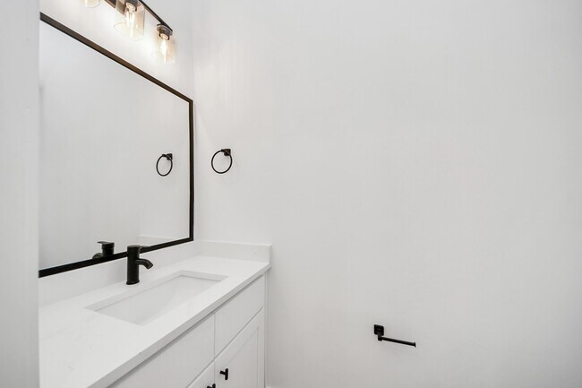 Building Photo - 2708 Bostic St