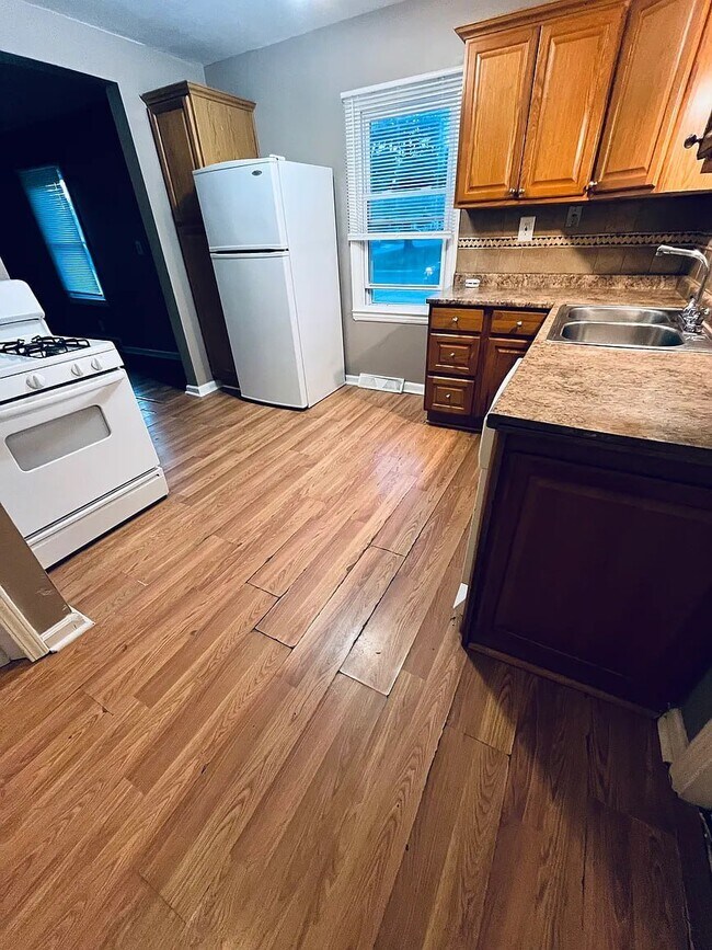 Foto del edificio - 22174 Donald Ave