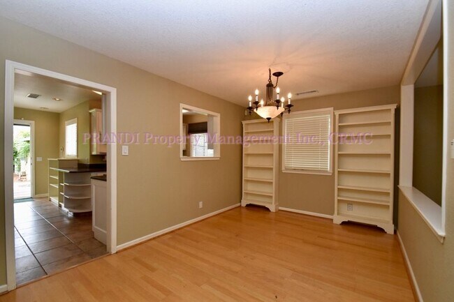 Building Photo - 850 Cypress Ave