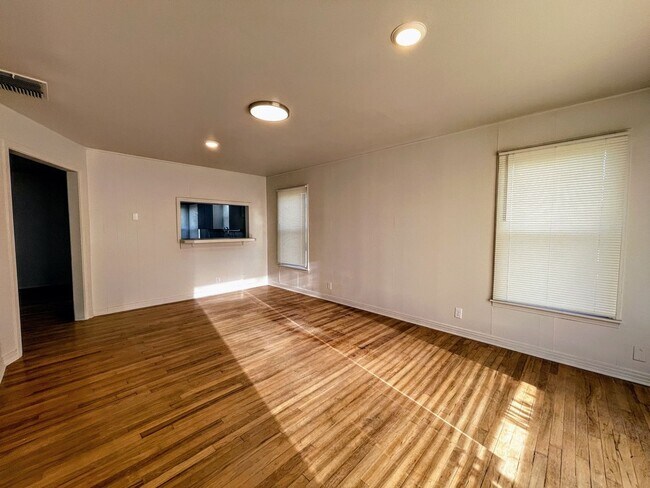 Foto del edificio - Freshly Renovated 3BR/2BA Gem in Snyder!