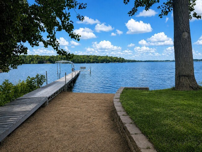 Foto del edificio - 118 Willow Point Dr