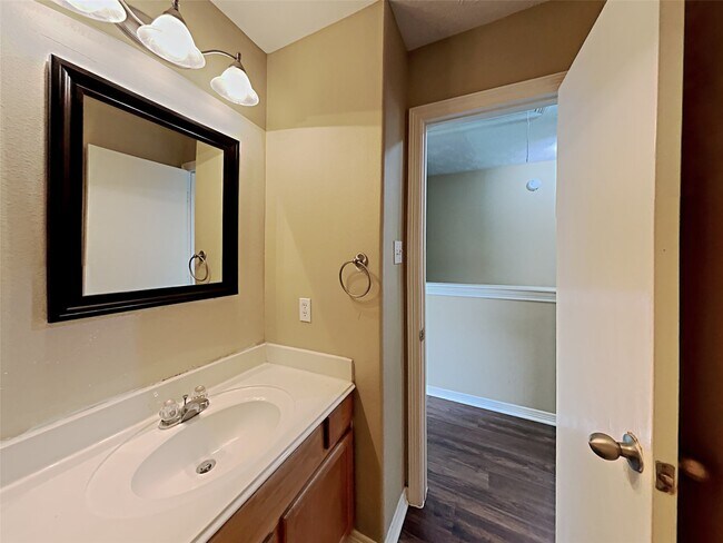Foto del edificio - 5010 Deer Path Dr