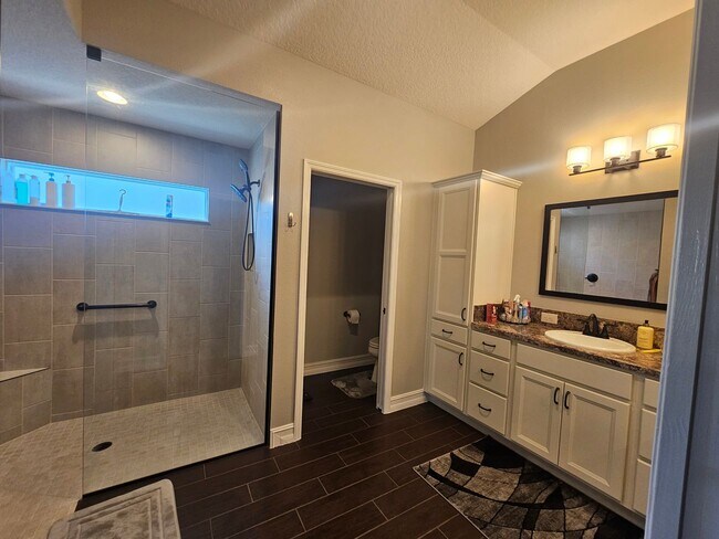 Foto del edificio - 5849 Seymour Ave