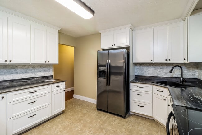 Building Photo - 5348 Dee Alva Dr