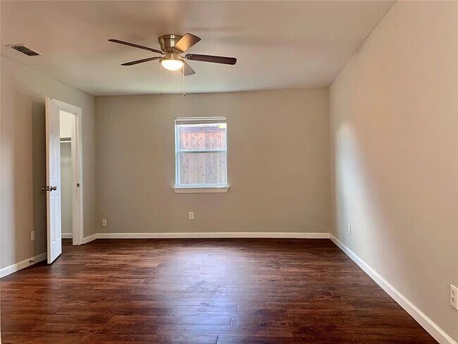 Foto del edificio - 8113 Chesham Dr