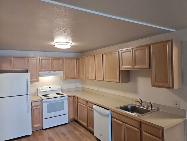 Building Photo - Two bedroom with balcony