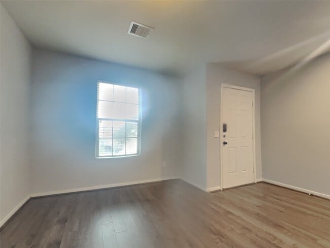 Building Photo - 1811 Artem Ct