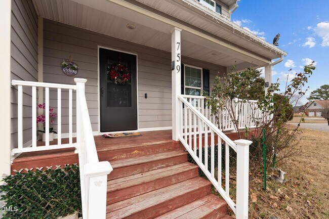 Foto del edificio - 759 Dayflower Ct