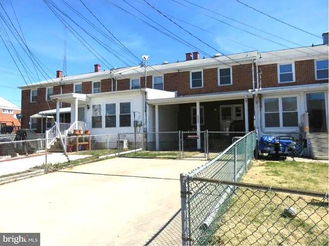 Building Photo - 8428 Harris Ave