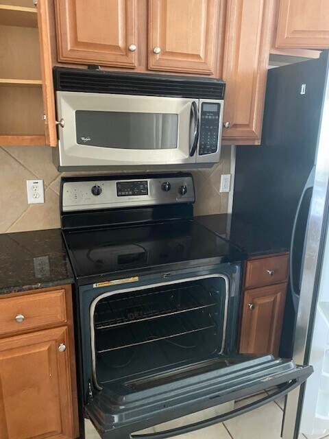 Foto del edificio - 804 Sterling Creek Cir