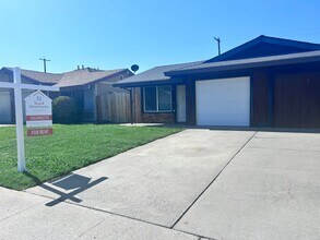 Building Photo - 9673-9675 Lake Natoma Dr