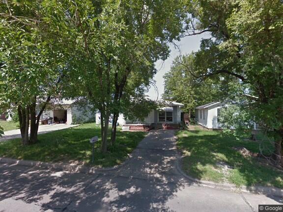 Primary Photo - 637 SE Greystone Ave