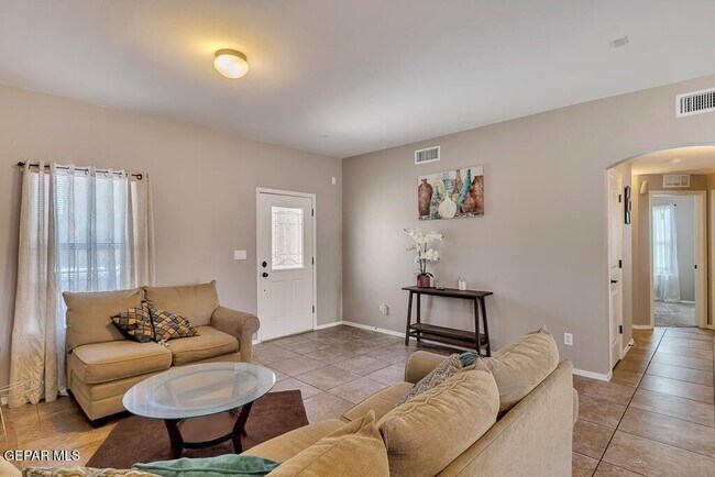 Building Photo - 12921 Hueco Cave Dr
