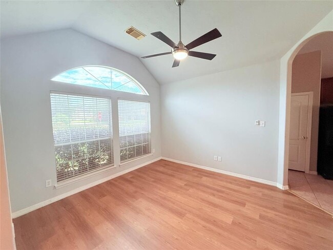 Building Photo - 2212 Highland Crossing Dr