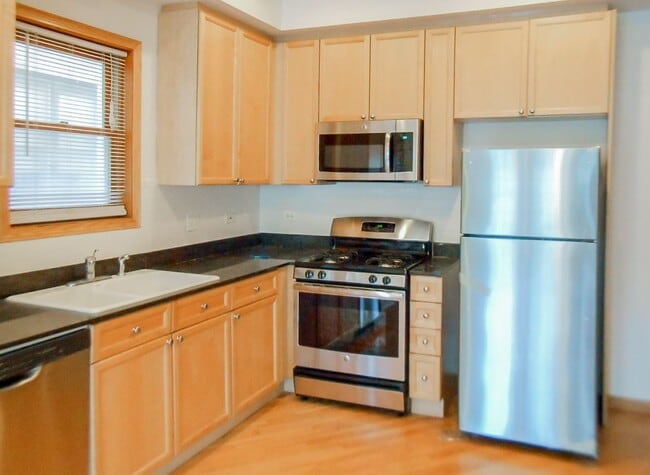 Photo - 1326 W Diversey Pkwy Apartment