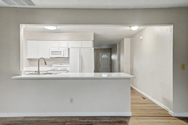 Building Photo - 4110 Coolidge Dr SE