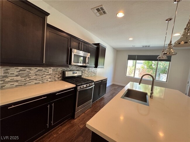 Building Photo - 2090 Morro Vista Dr
