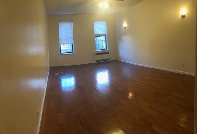 Primary Photo - 2 Stoddard Pl