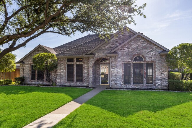 Building Photo - 7112 Holden Dr