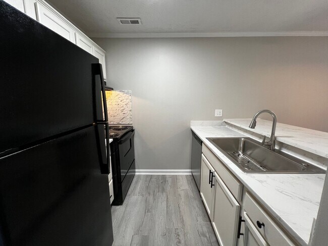 Foto del edificio - 5858 Century Oaks Dr