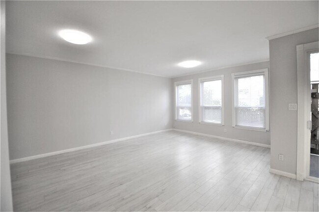 Building Photo - 2100 Tanglewilde St
