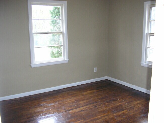 Building Photo - 1529 Parkhurst Dr