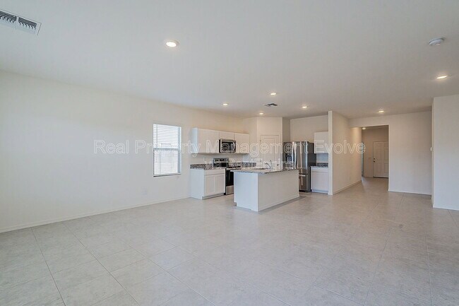 Building Photo - 6511 W Magdalena Ln