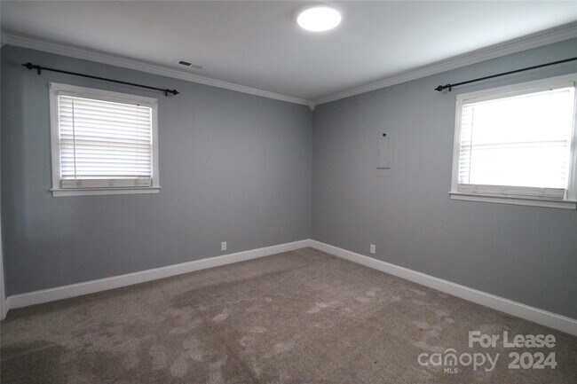 Building Photo - 817 Stonewall Ct