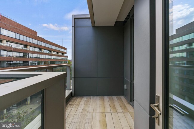 Foto del edificio - 2501 M St NW