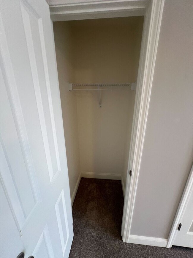 Building Photo - 1307 Broadway