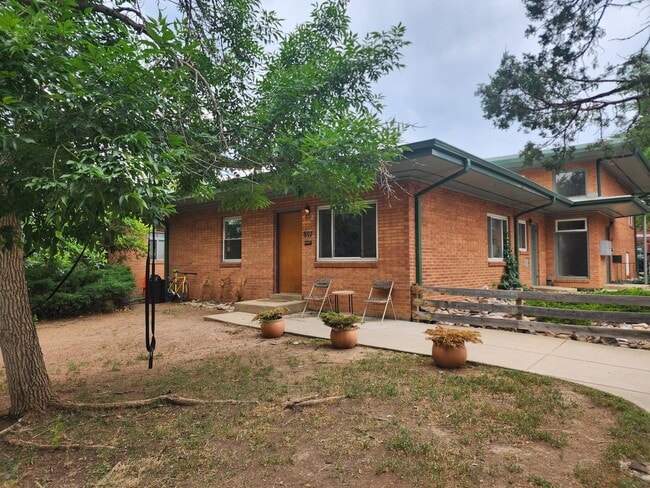 Building Photo - 807-821 19th