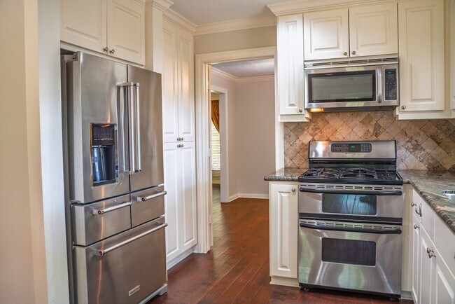 Building Photo - 1704 Crystal Hills Dr