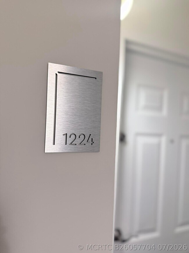 Building Photo - 540 Brickell Key Dr