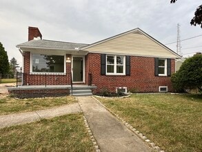 Building Photo - 5906 Leewood Ave