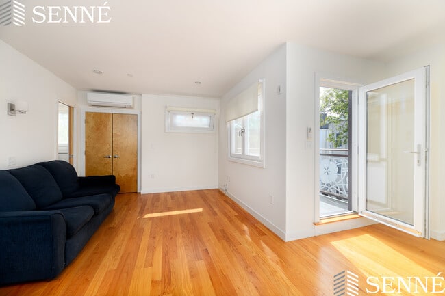 Building Photo - 17 Clary St
